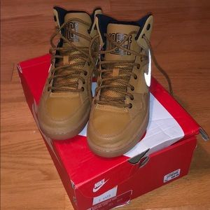 Nike Son of Force mid winter sneakers